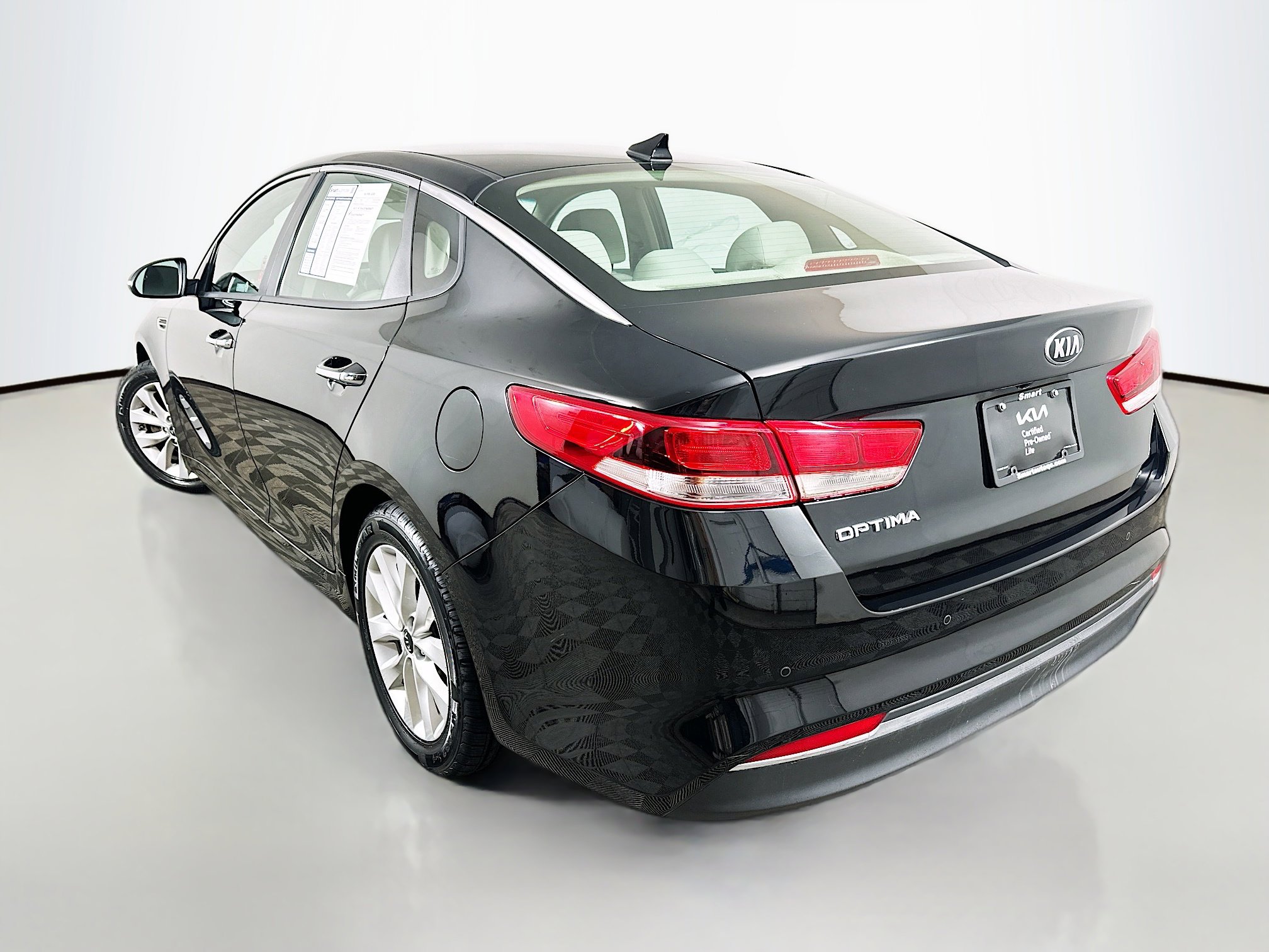 Used 2018 Kia Optima LX w/ 17" Alloy Wheels Package FWD image 5