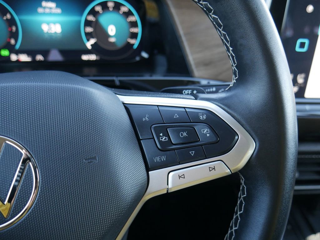 Used 2025 Volkswagen Atlas SE image 34