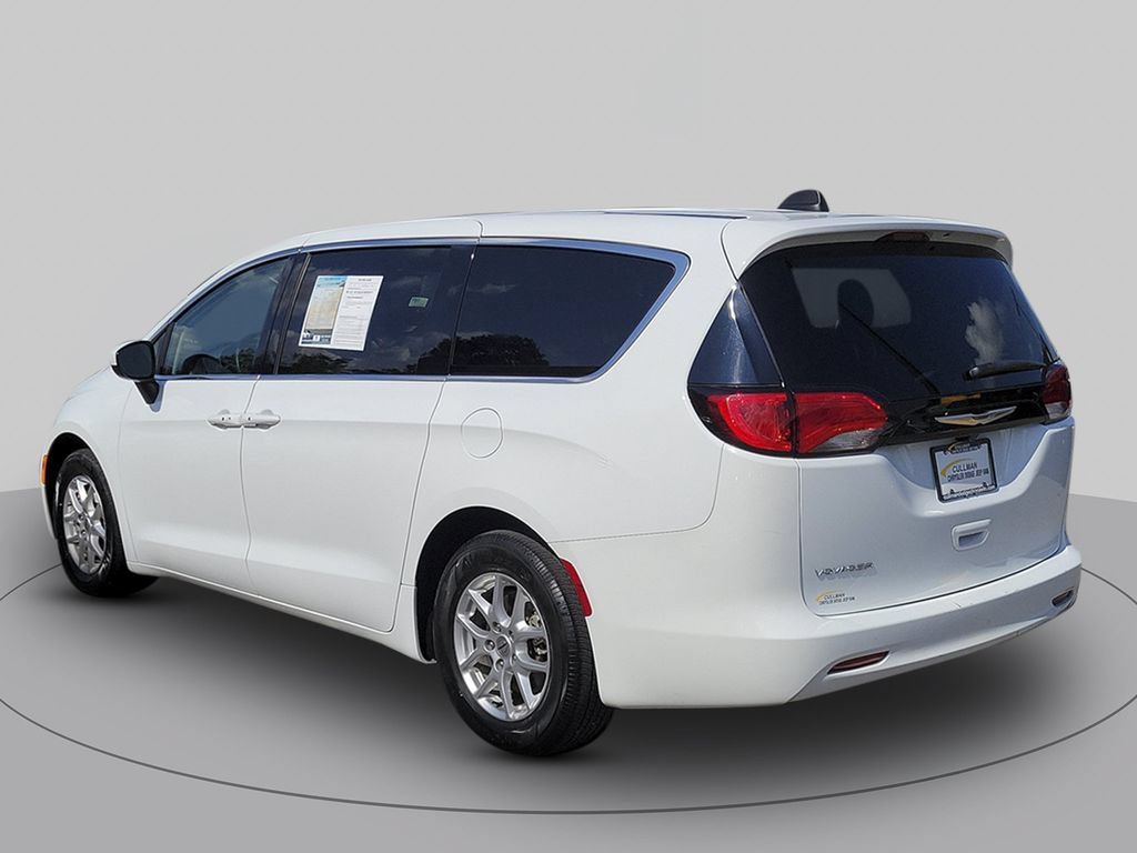 Used 2023 Chrysler Voyager LX FWD image 5