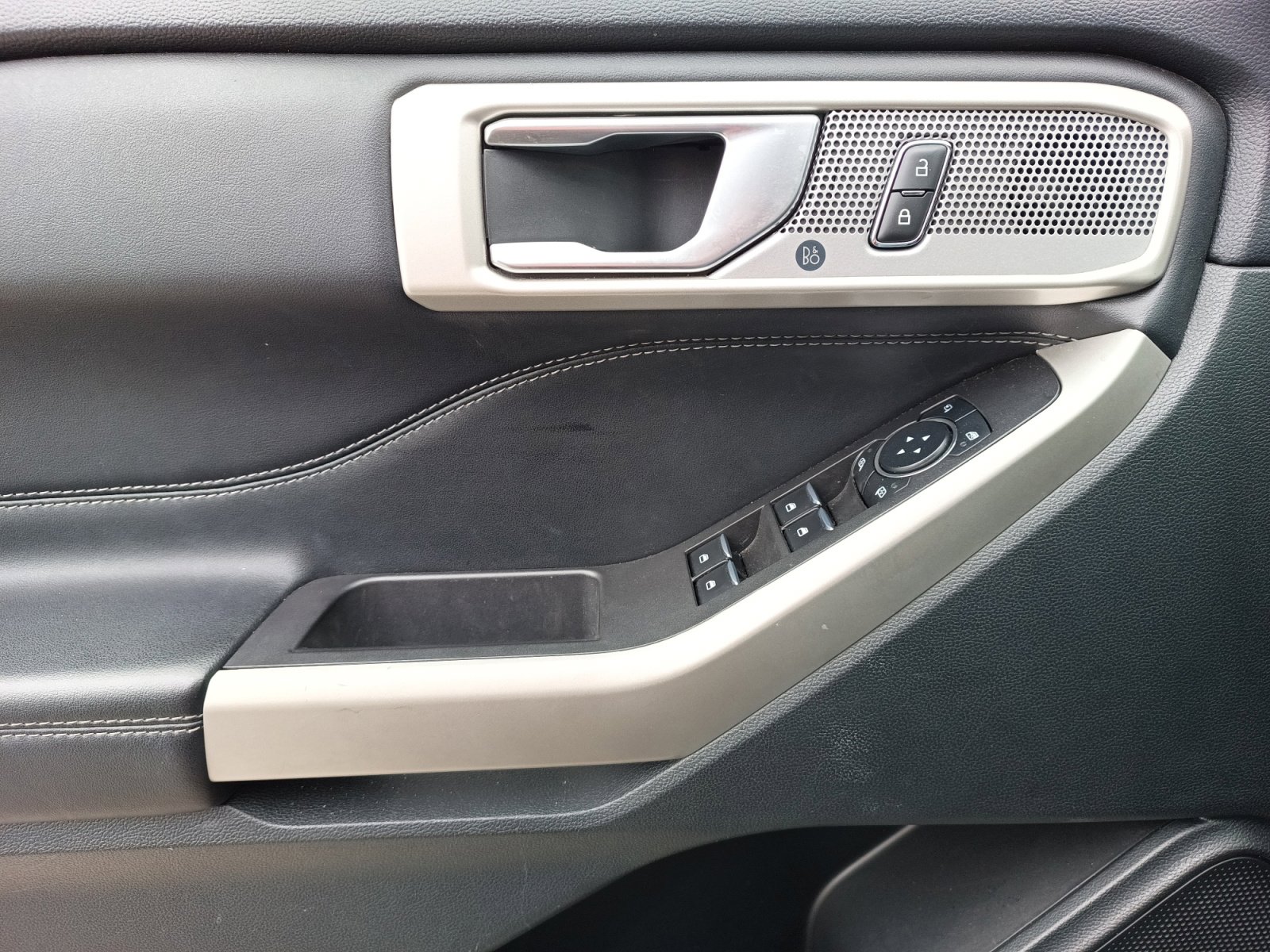 Used 2023 Ford Explorer Limited image 24