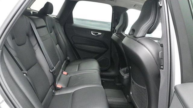 Used 2021 Volvo XC60 T6 Momentum AWD/4WD image 15