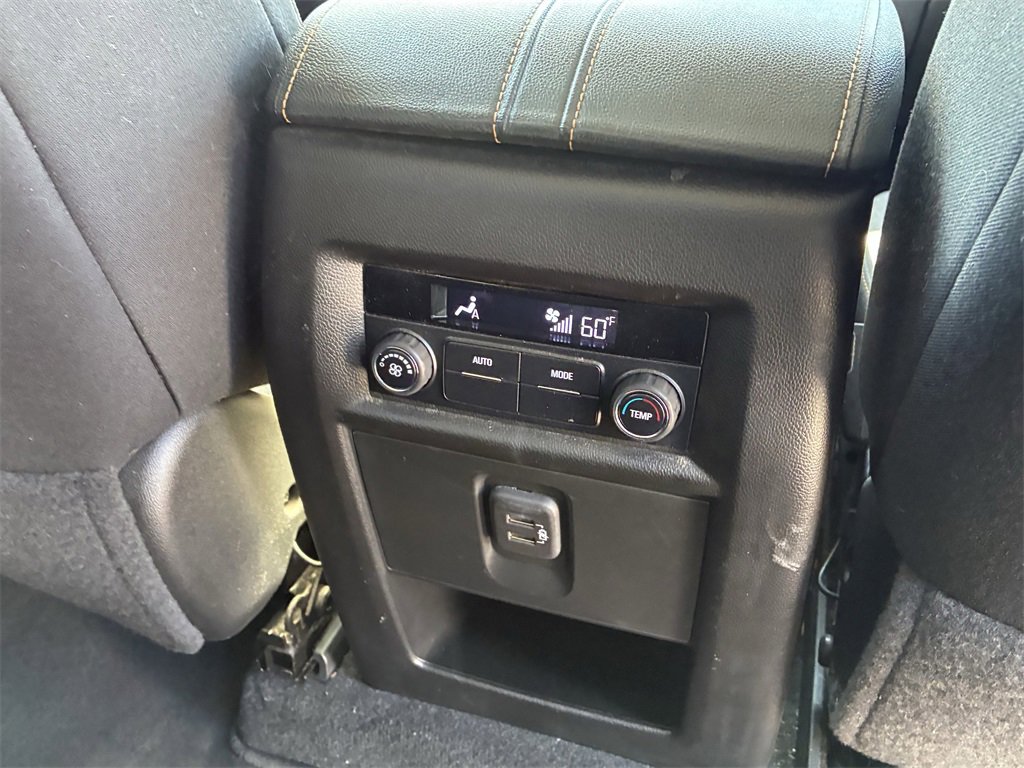 Used 2021 Chevrolet Traverse LS image 33