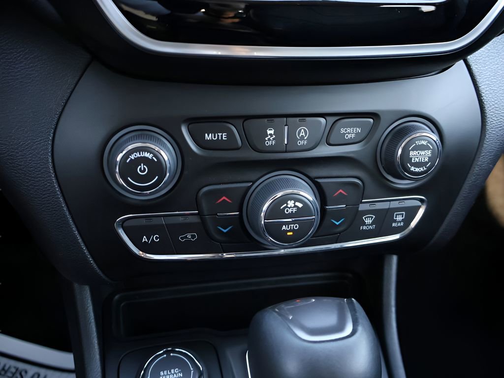 Used 2020 Jeep Cherokee Limited image 26