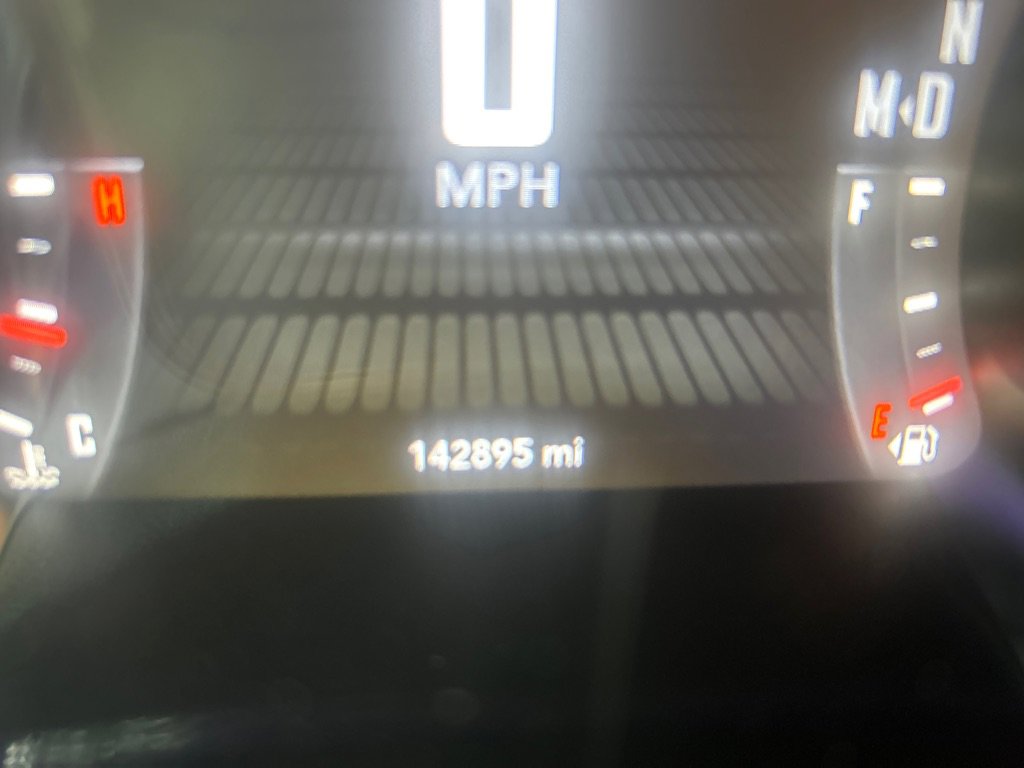 Used 2015 Dodge Challenger SXT RWD image 10