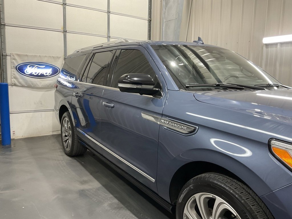 Used 2022 Lincoln Navigator L Reserve image 4