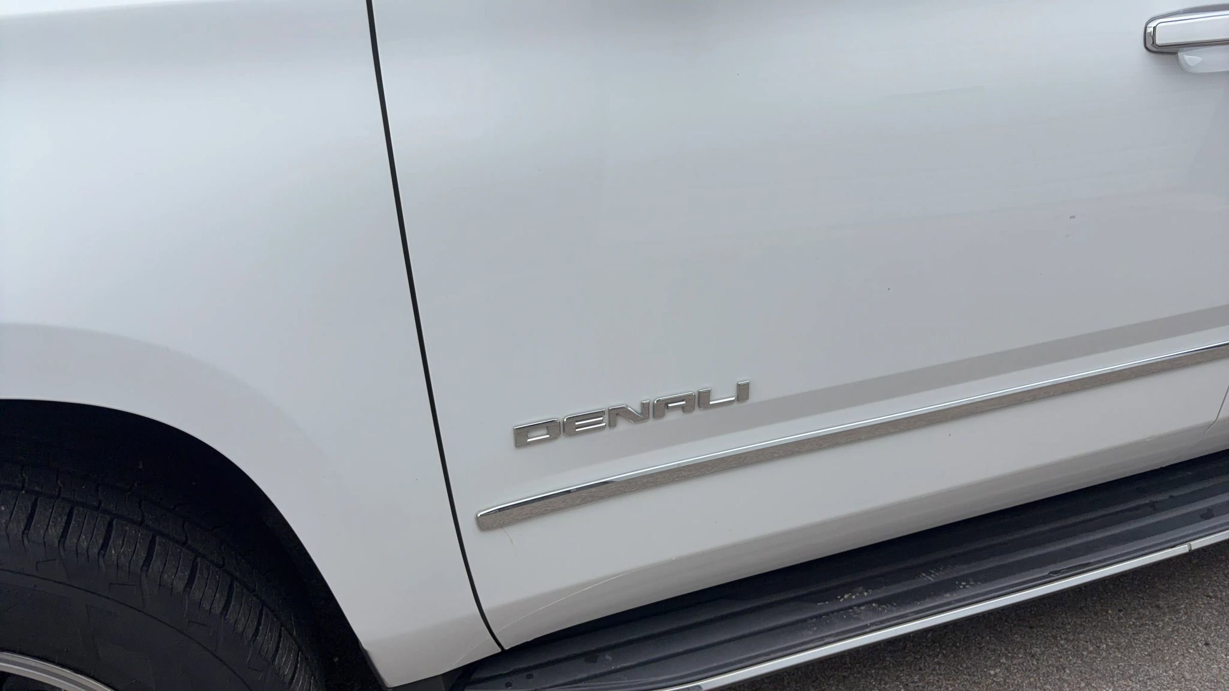 Used 2017 GMC Yukon Denali image 5