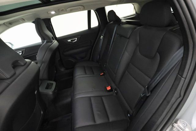 Used 2024 Volvo V60 B5 Cross Country Plus image 18