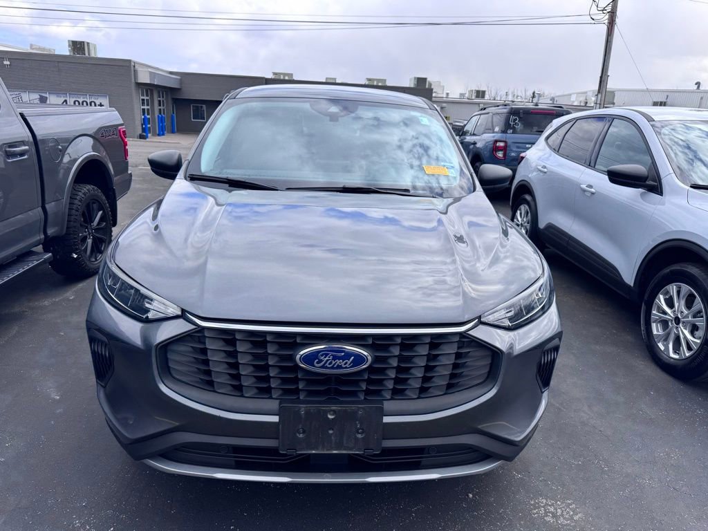 Used 2024 Ford Escape Active AWD/4WD image 2