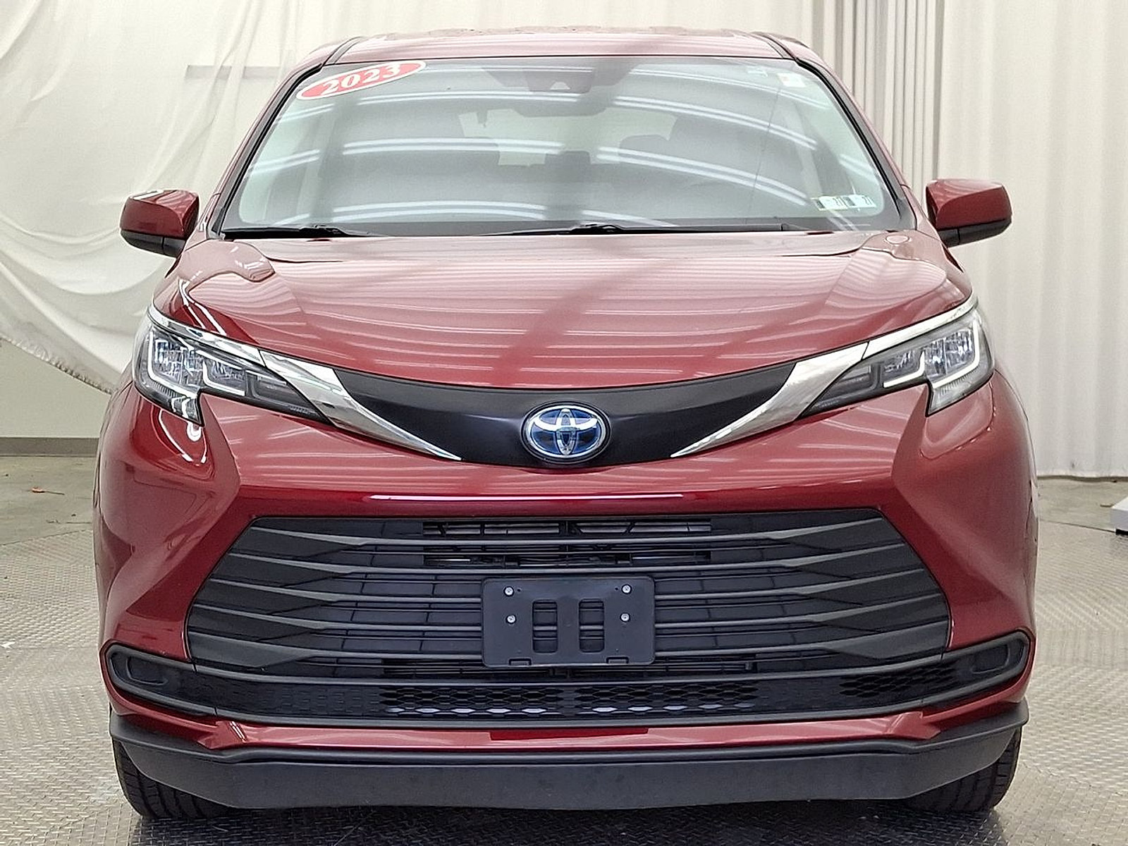 Used 2023 Toyota Sienna LE FWD image 32