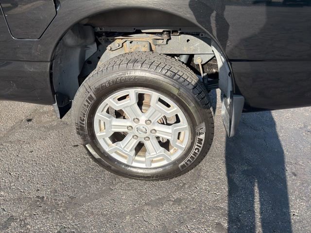 Used 2017 Nissan Titan SV image 39