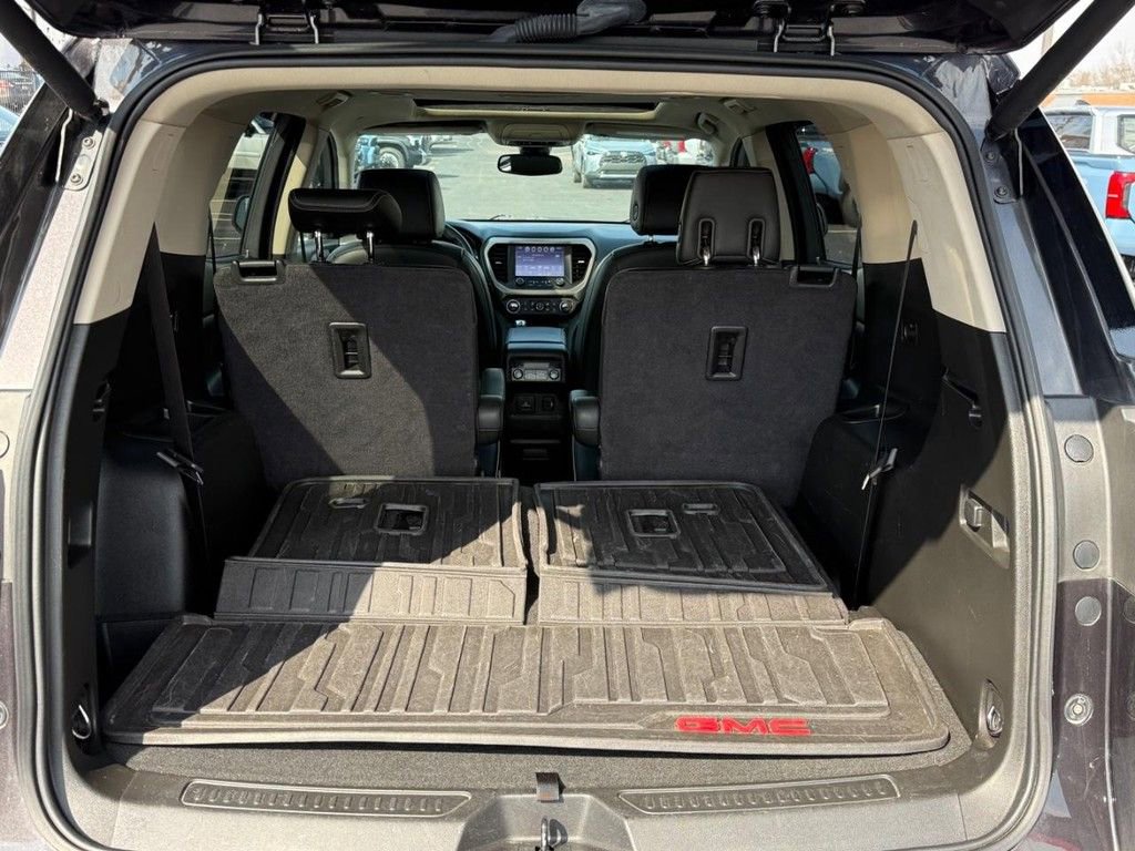 Used 2017 GMC Acadia Denali w/ Technology Package image 4