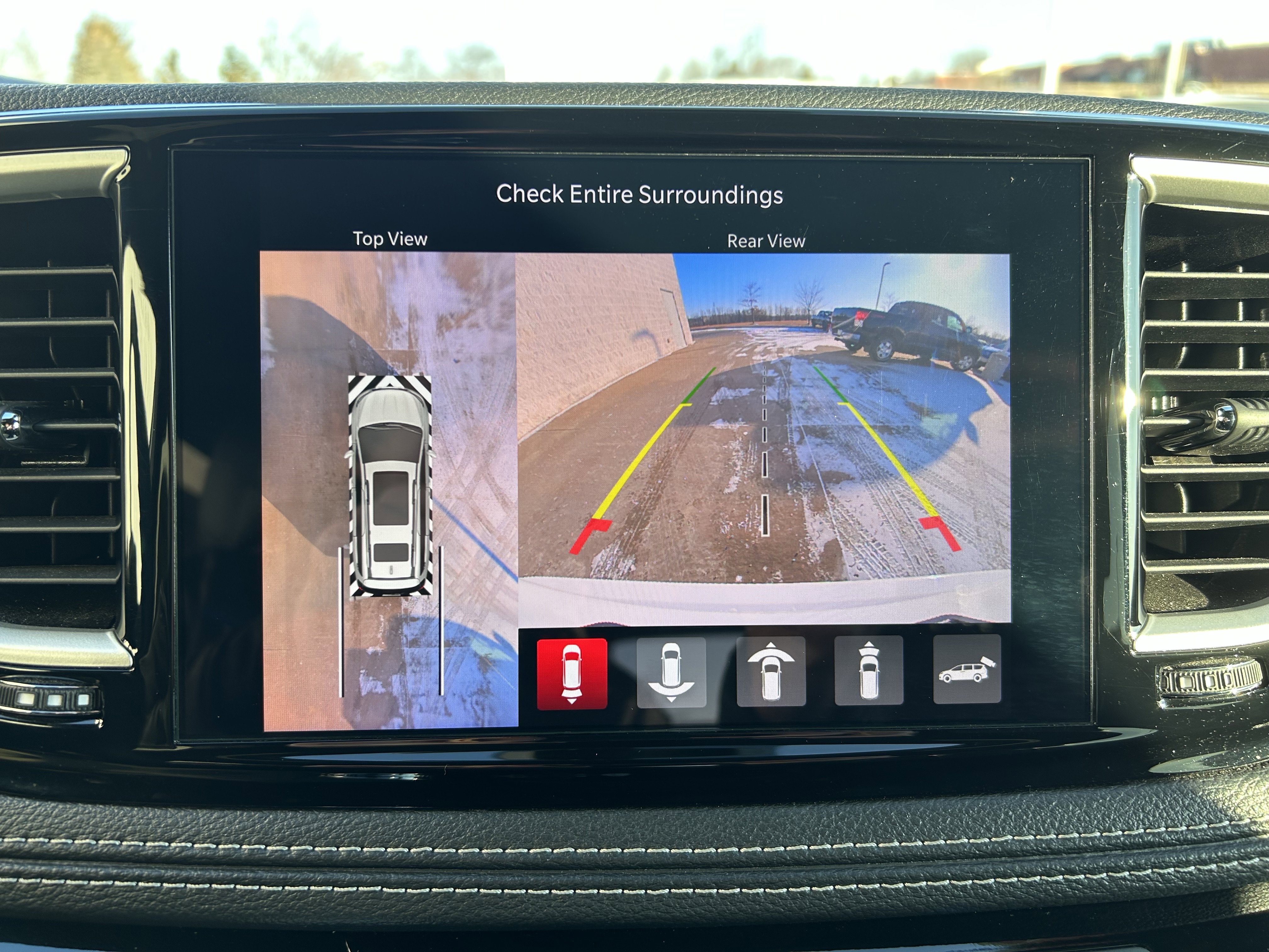 Used 2024 Chrysler Pacifica Limited image 29