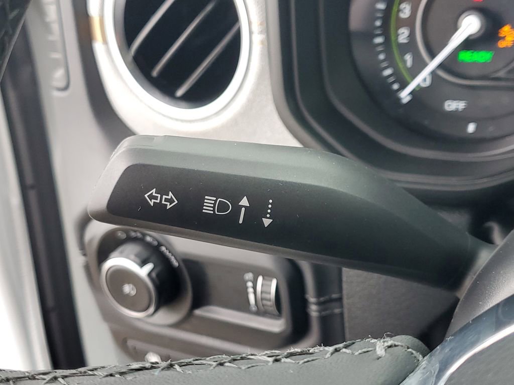 Used 2025 Jeep Wrangler Unlimited Sahara AWD/4WD image 25