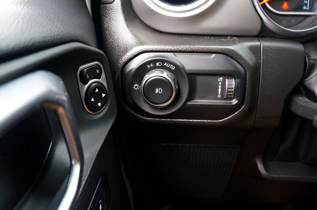 Used 2023 Jeep Wrangler Sahara image 17