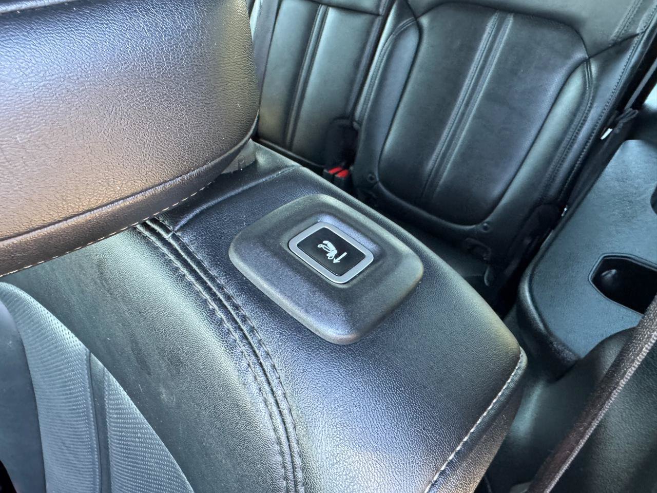 Used 2024 Jeep Wagoneer L Series II w/ Flexible Seating Group RWD image 22