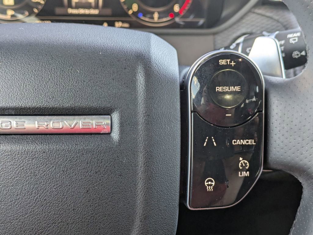Used 2018 Land Rover Range Rover Velar R-Dynamic SE AWD/4WD image 18