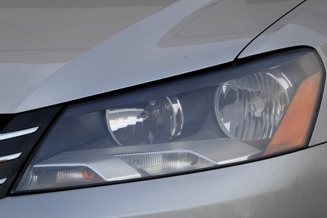 Used 2012 Volkswagen Passat TDI SE FWD image 38