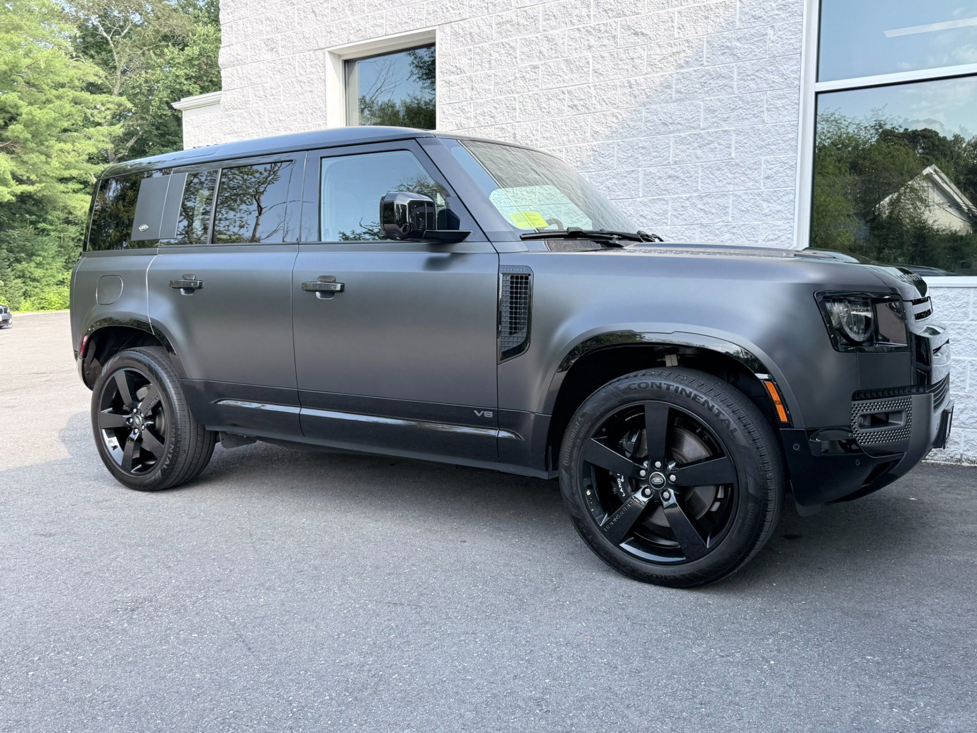 Used 2023 Land Rover Defender 110 AWD/4WD image 38
