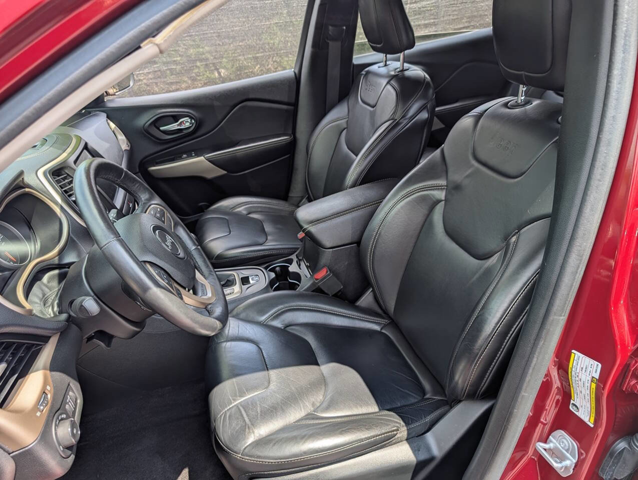 Used 2017 Jeep Cherokee Limited image 11