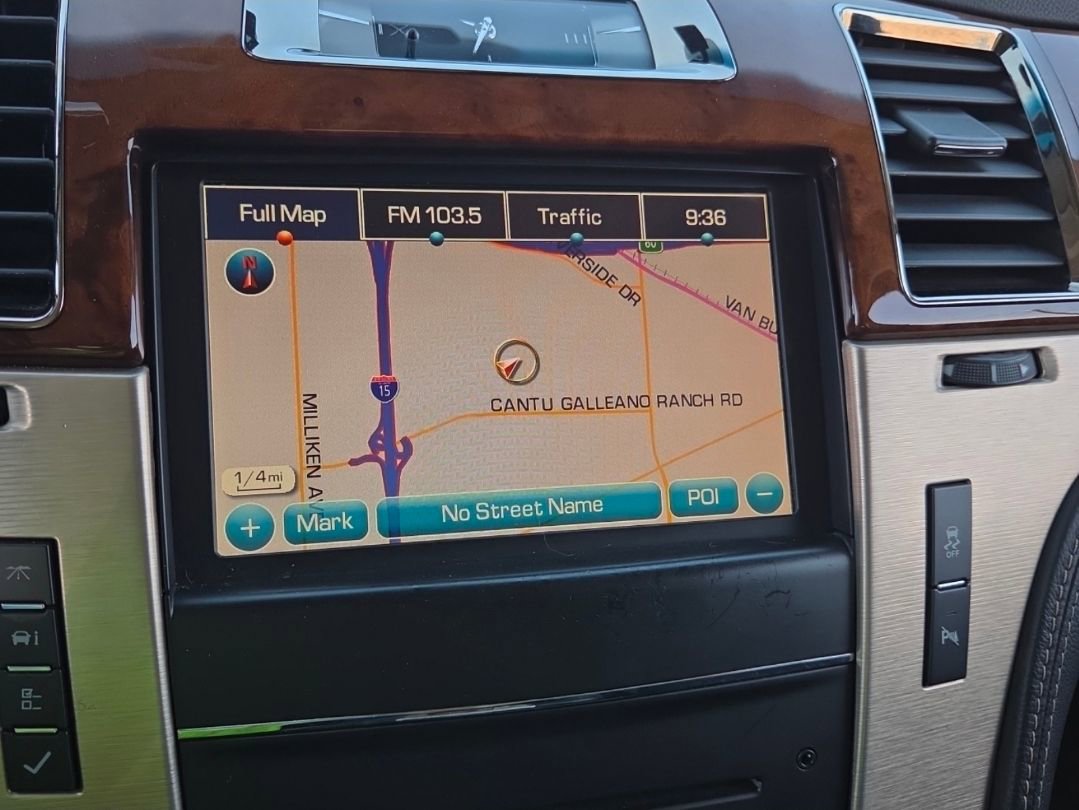 Used 2012 Cadillac Escalade Platinum AWD/4WD image 12
