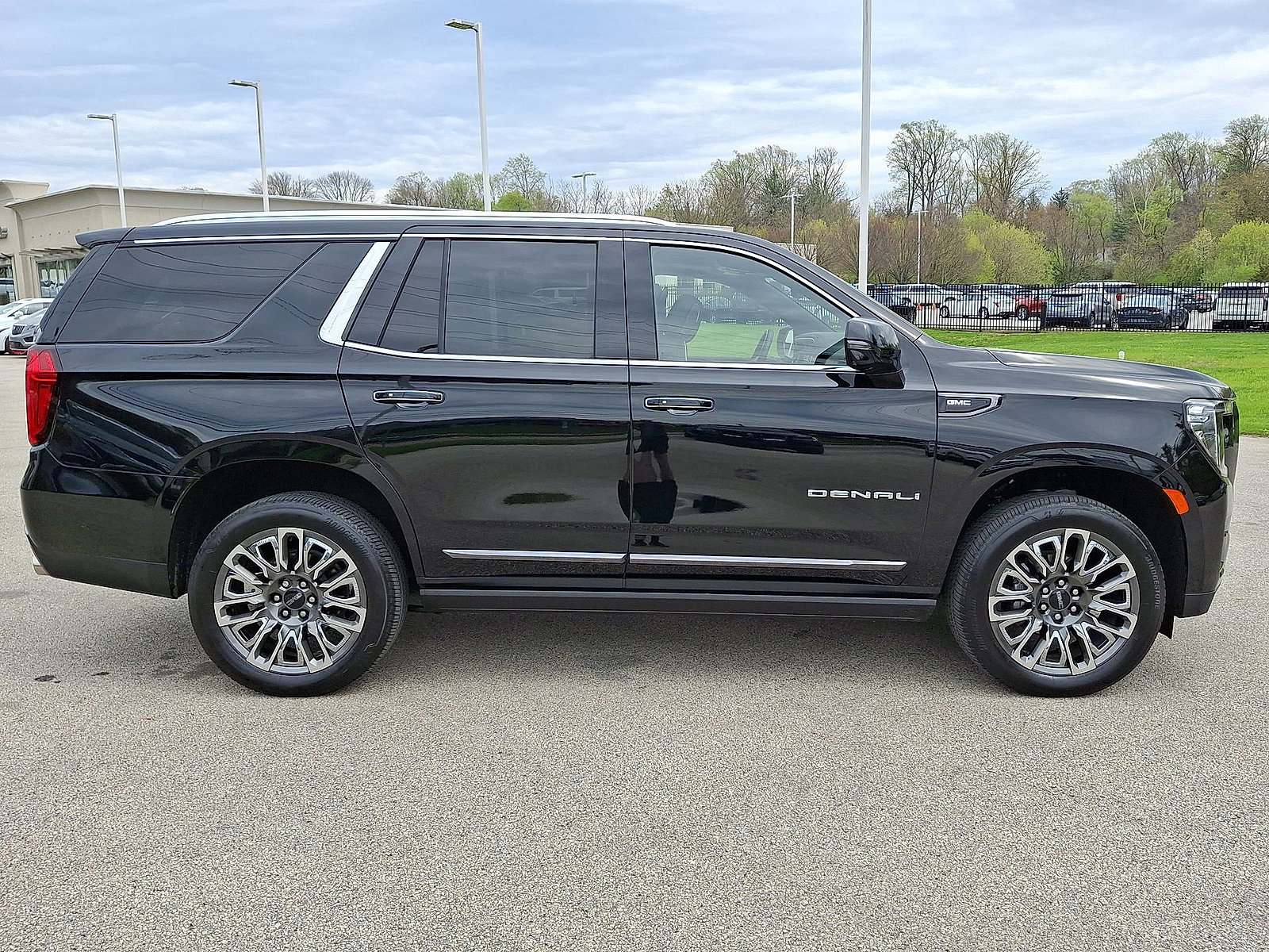 Used 2024 GMC Yukon Denali Ultimate image 26