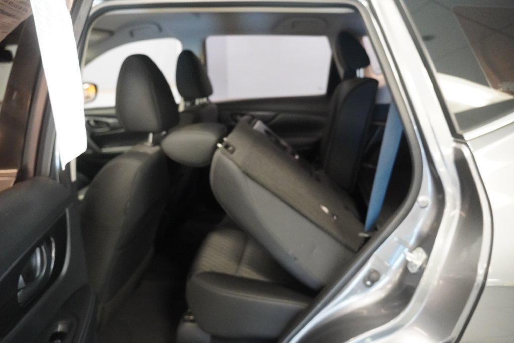 Used 2019 Nissan Rogue S AWD/4WD image 21