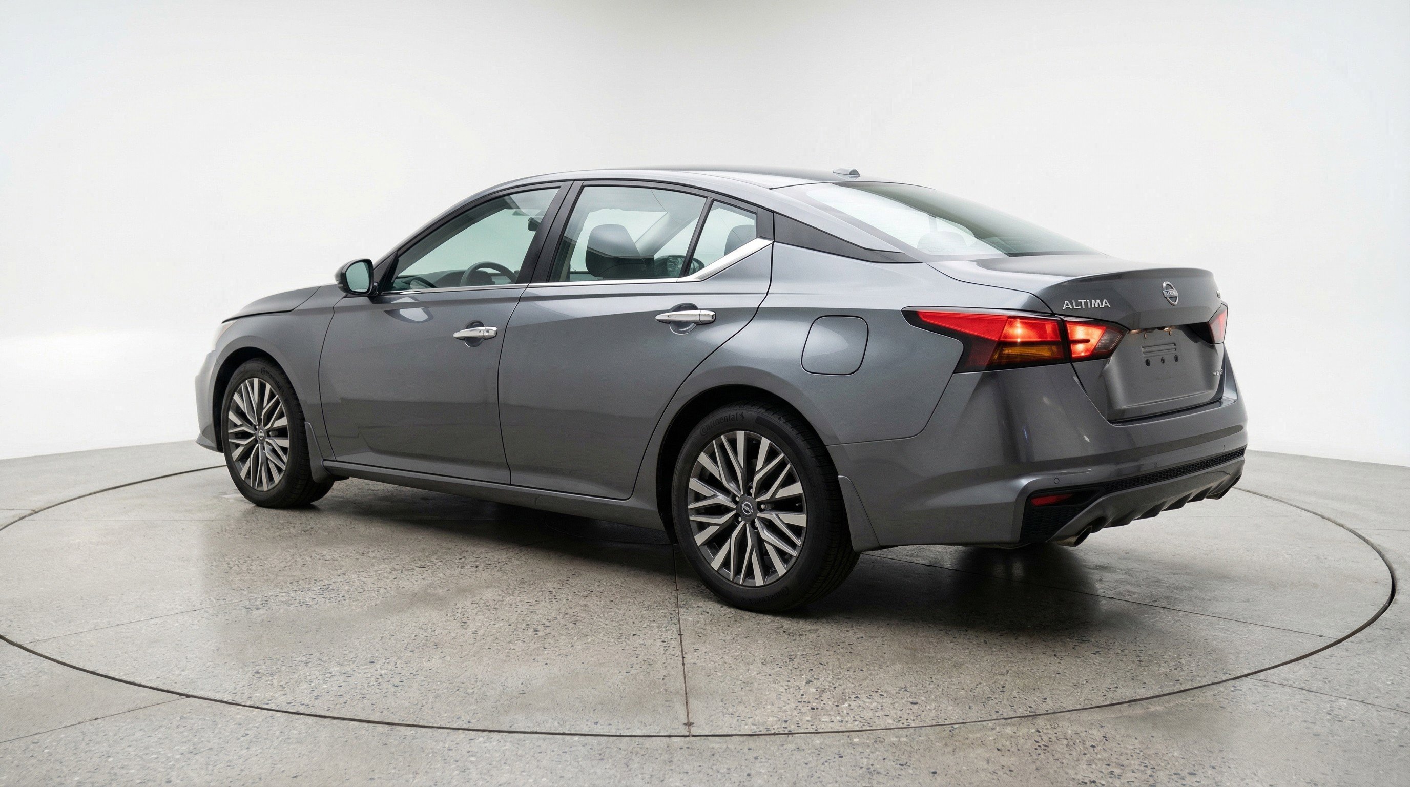 Used 2025 Nissan Altima 2.5 SV image 6