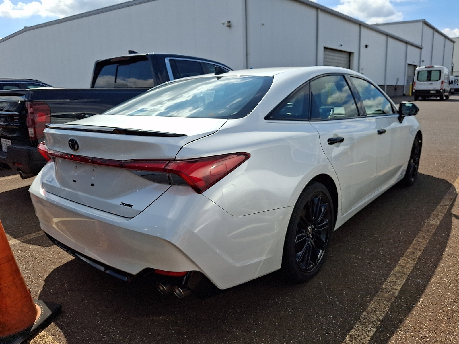 Used 2021 Toyota Avalon XSE FWD image 4