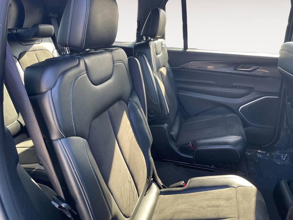 Used 2021 Jeep Grand Cherokee L Laredo image 30