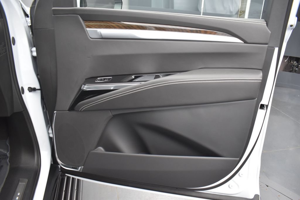 Certified 2026 Cadillac Escalade Platinum Sport w/ LPO, ONYX Package AWD/4WD image 39