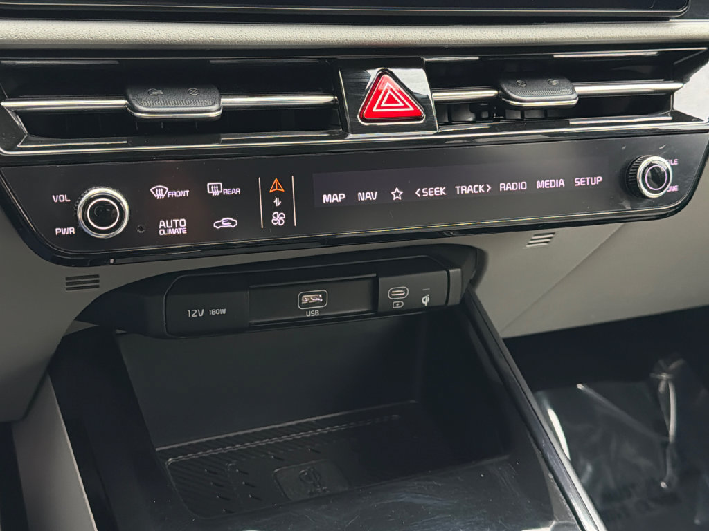 Certified 2024 Kia Niro Wave w/ Wave Preserve Package FWD image 26