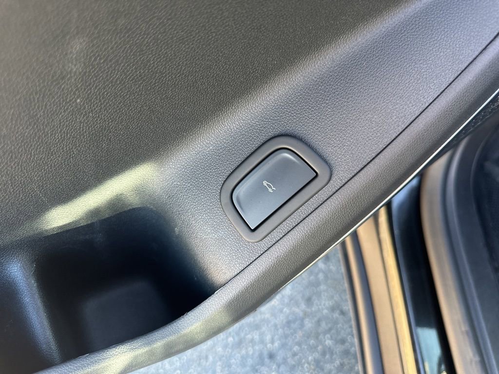 Used 2025 GMC Acadia Elevation w/ Elevation Premium Package image 18