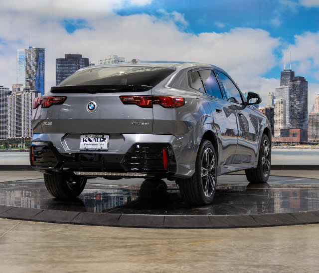 New 2027 BMW X2 xDrive28i w/ M Sport Package AWD/4WD image 8