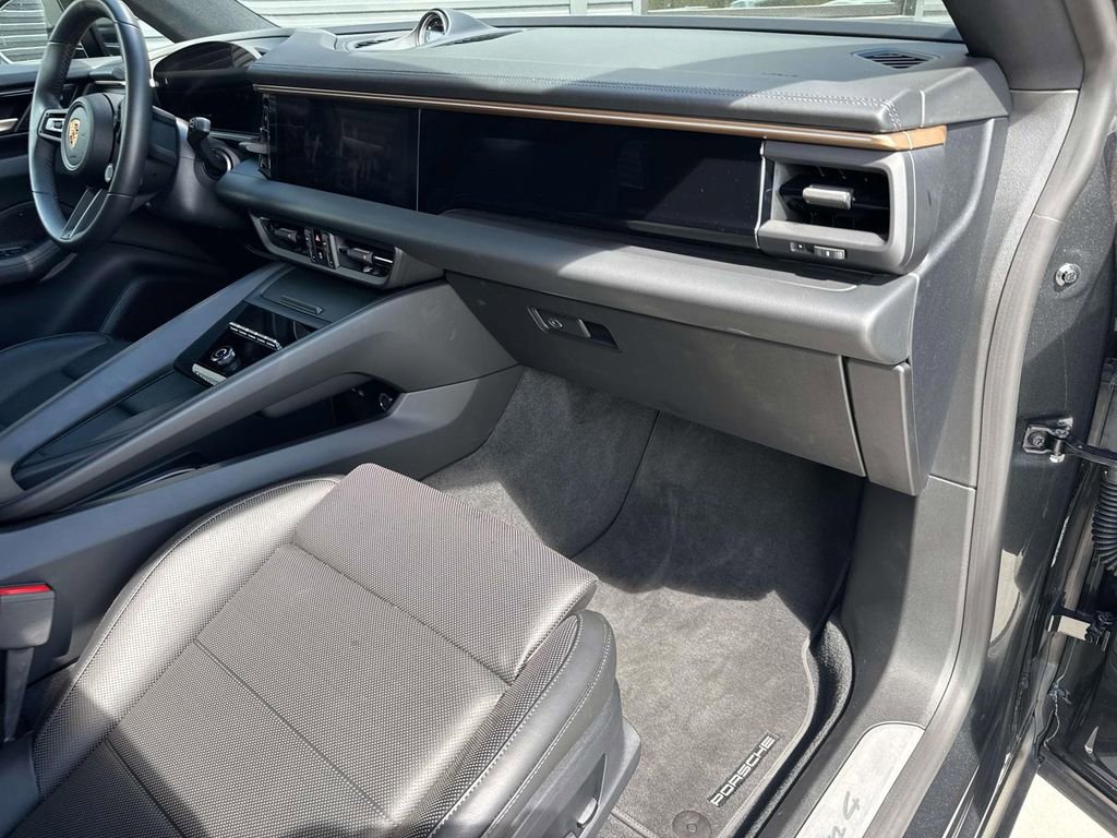 Certified 2024 Porsche Macan 4 Electric image 18