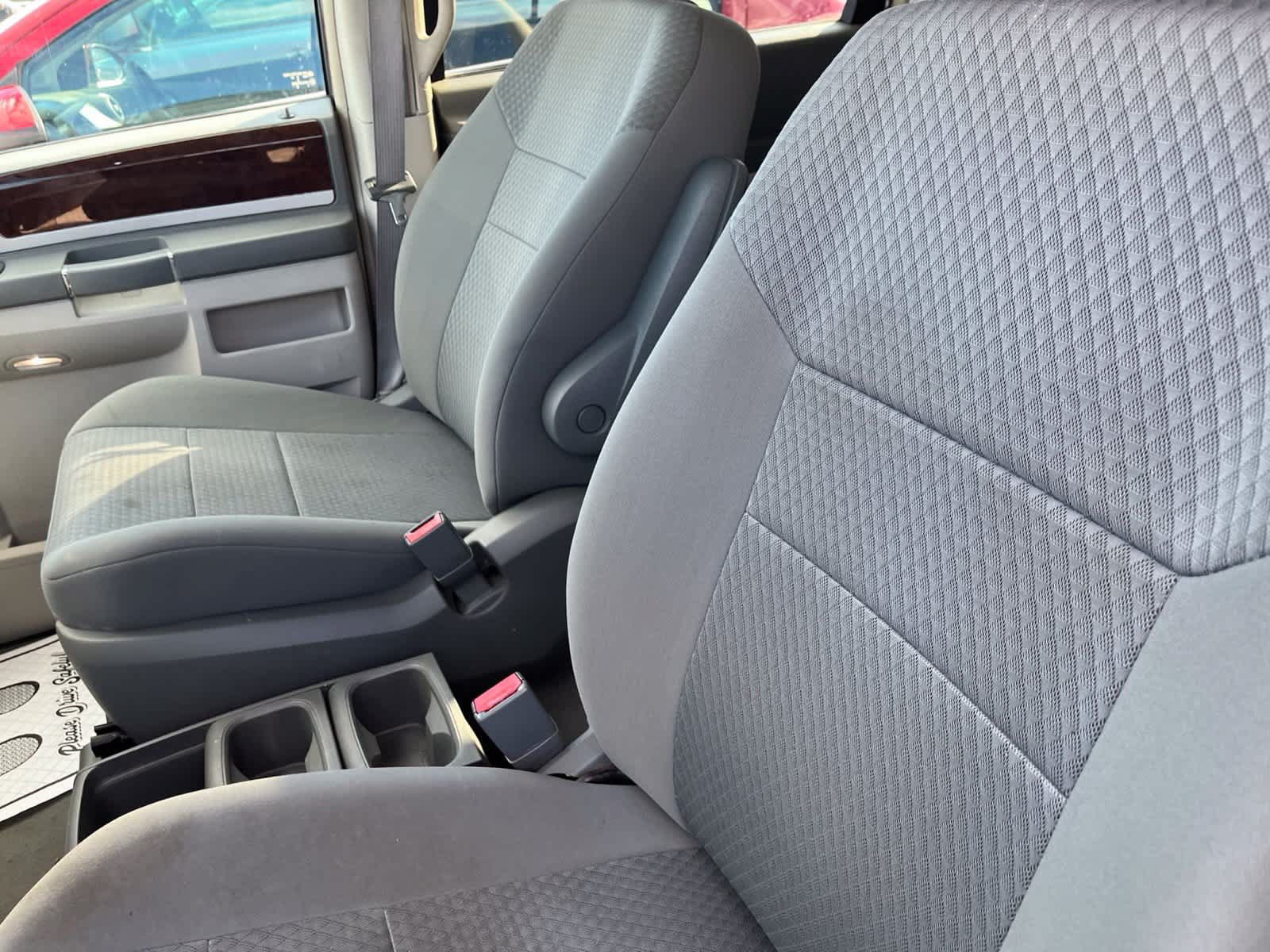 Used 2010 Chrysler Town & Country Touring w/ Entertainment Group #2 FWD image 22