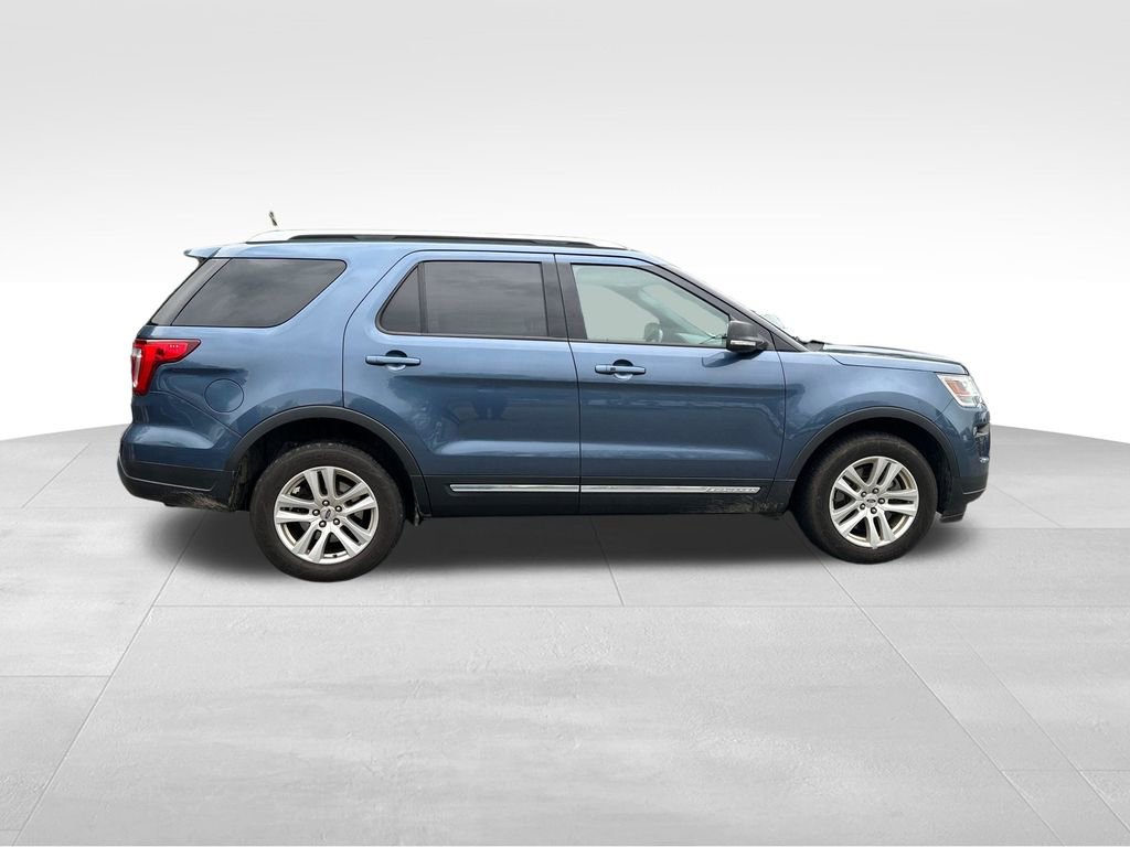Used 2019 Ford Explorer XLT w/ Equipment Group 202A AWD/4WD image 3