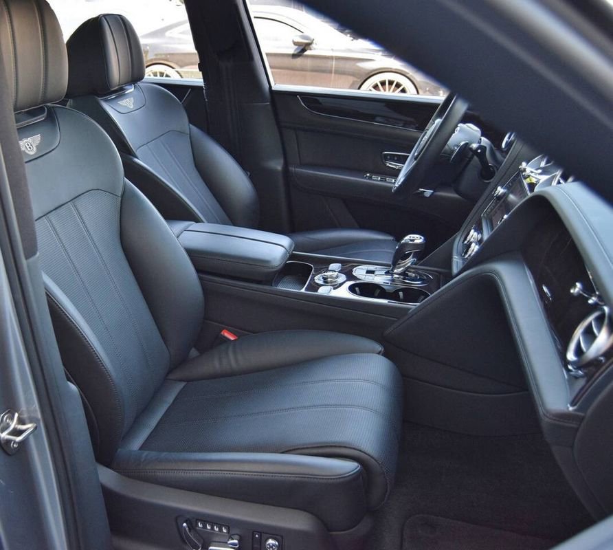 Used 2019 Bentley Bentayga image 23