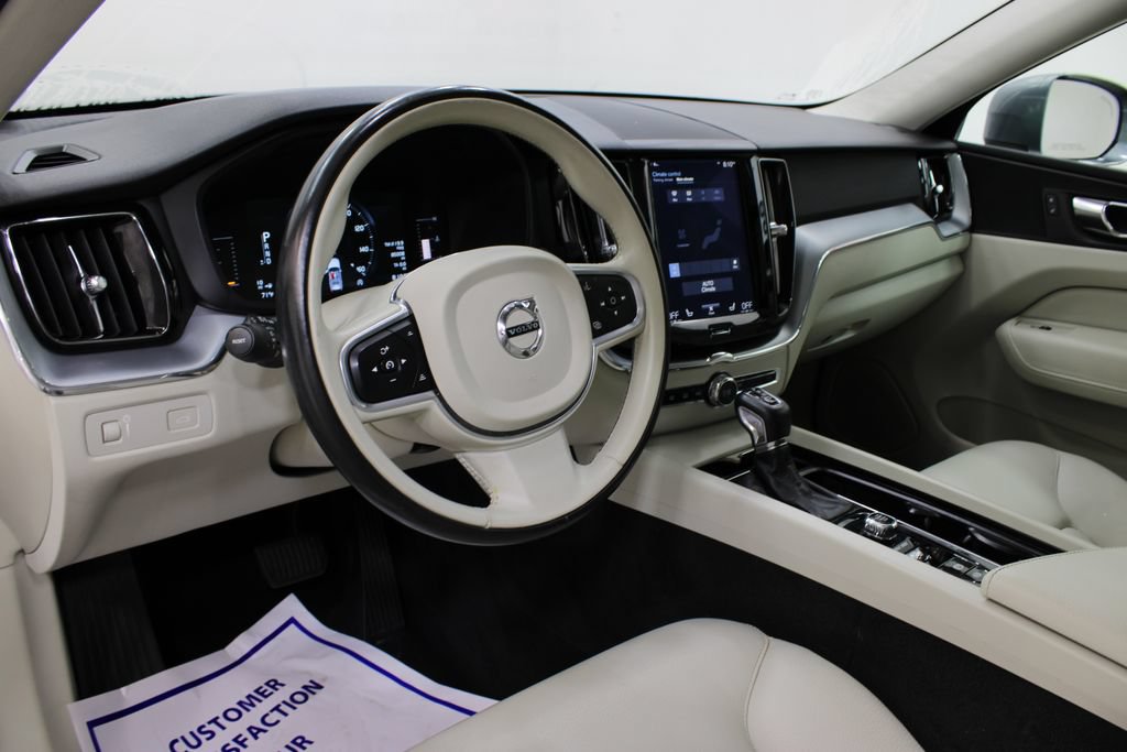 Used 2018 Volvo XC60 T6 Momentum w/ Convenience Package AWD/4WD image 16