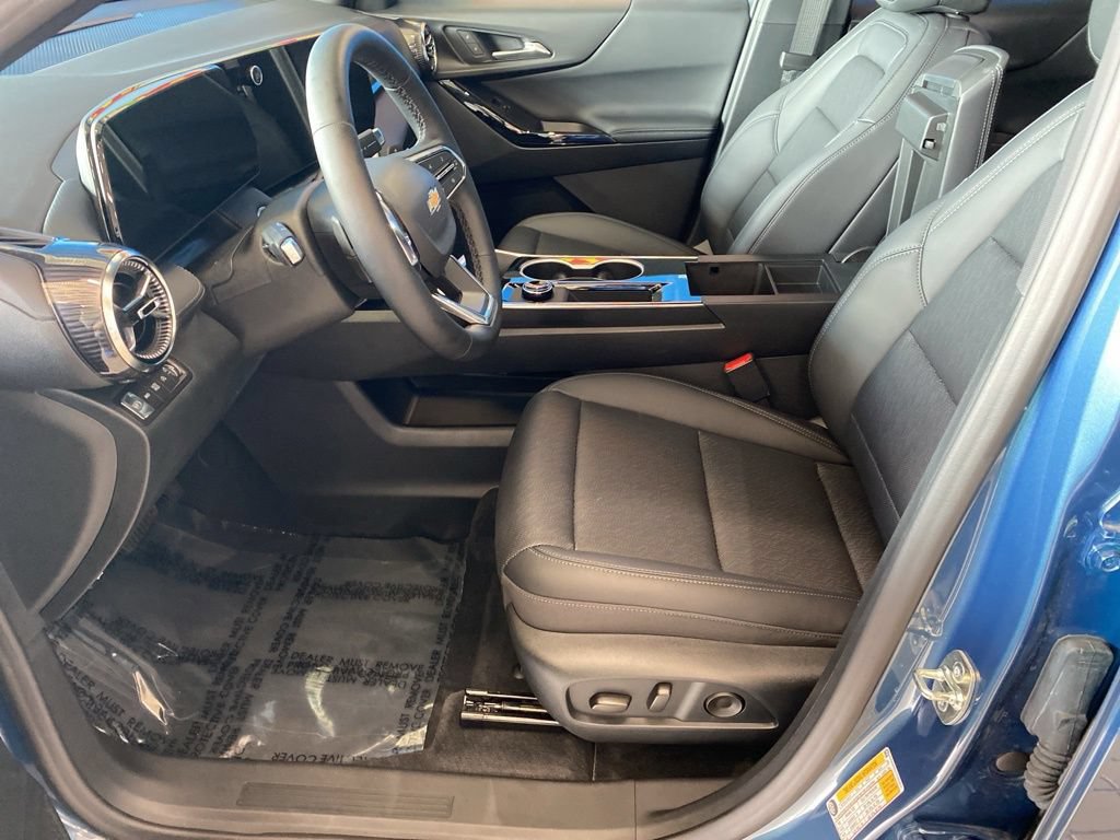New 2026 Chevrolet Equinox LT w/ Convenience Package II AWD/4WD image 8