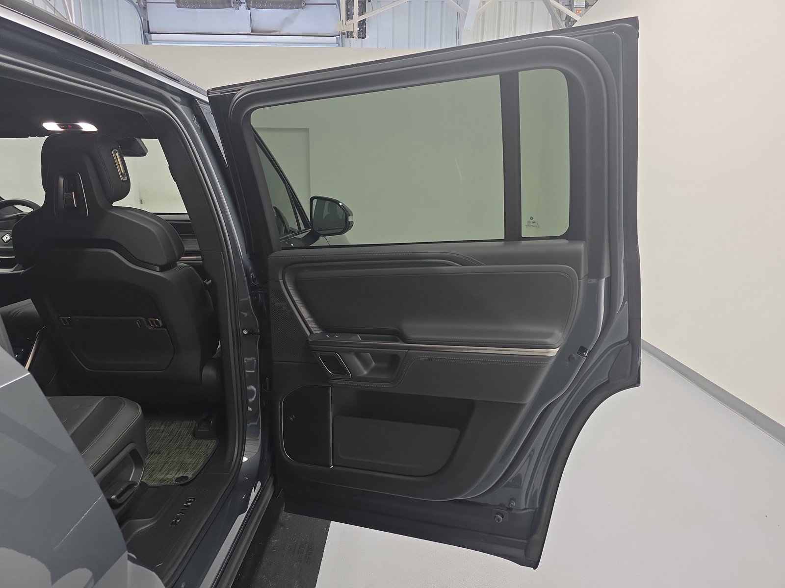Used 2024 Rivian R1S Adventure AWD/4WD image 19