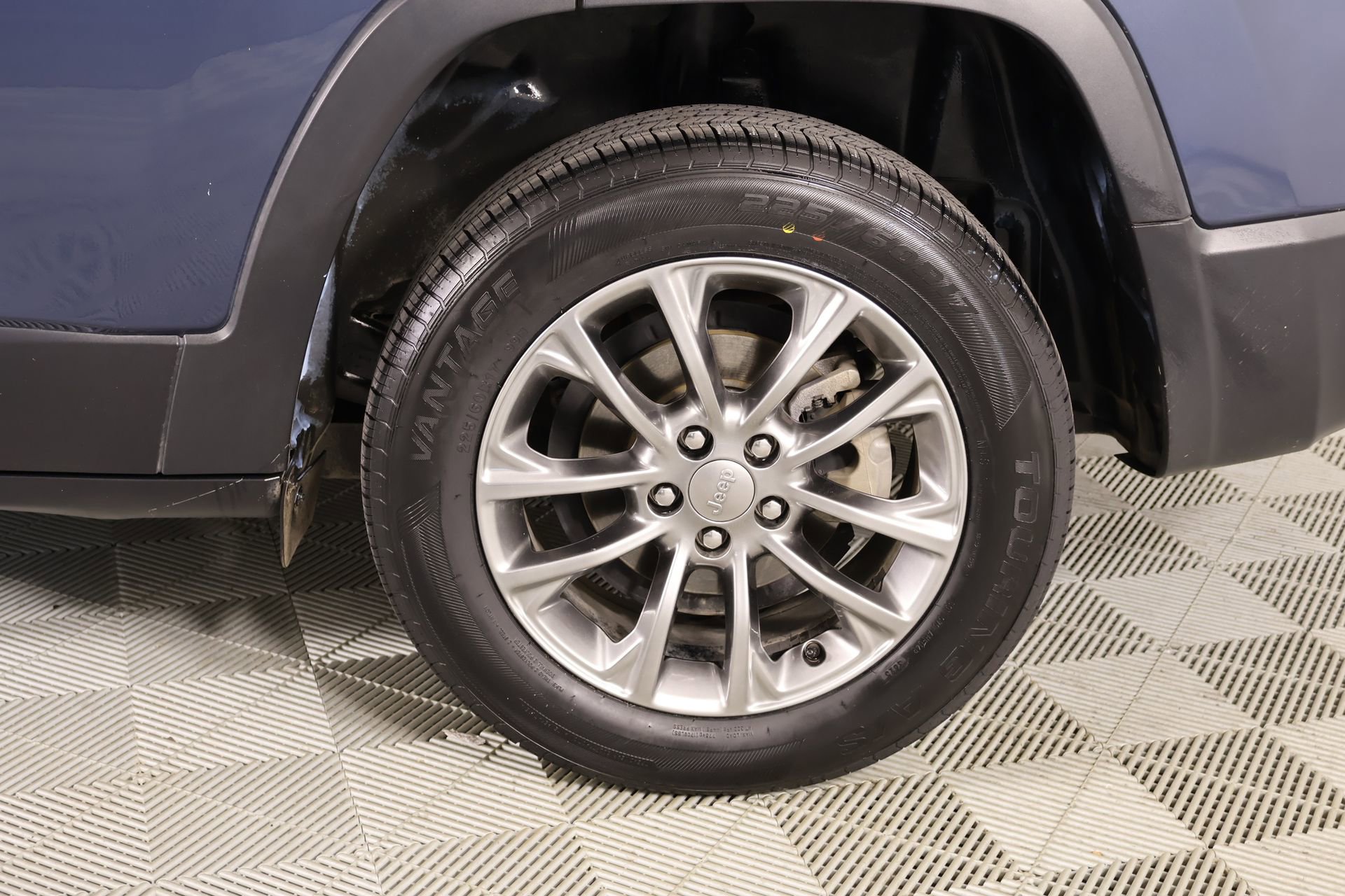 Used 2020 Jeep Cherokee Latitude Plus w/ Cold Weather Group image 18