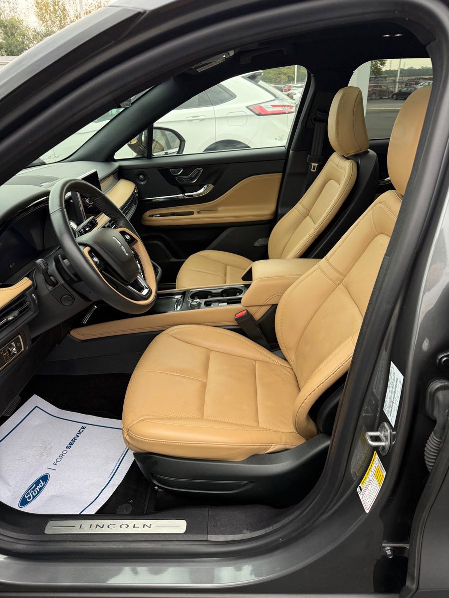 Used 2022 Lincoln Corsair Reserve w/ Equipment Group 201A image 10