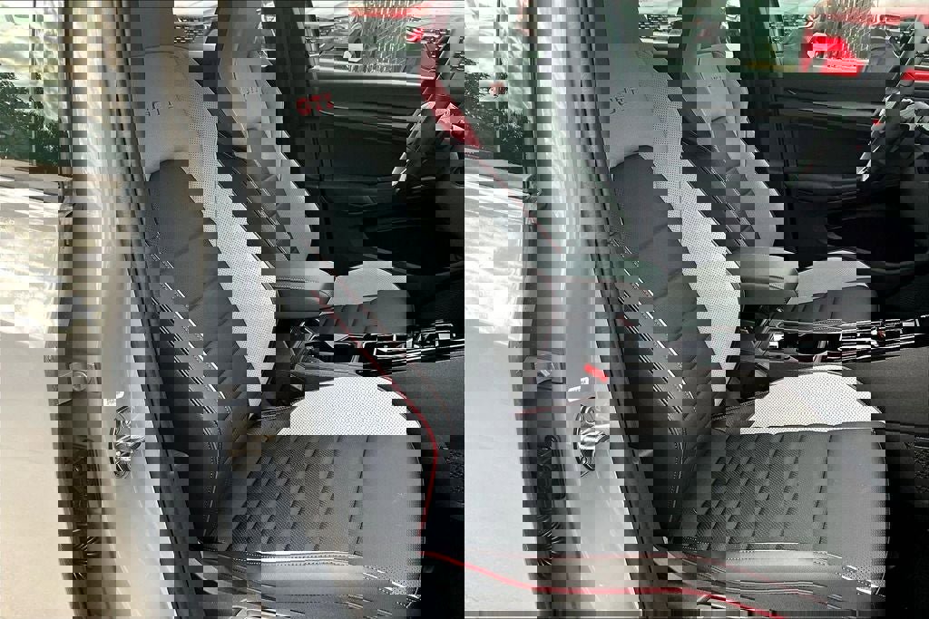 New 2026 Volkswagen GTI SE image 6