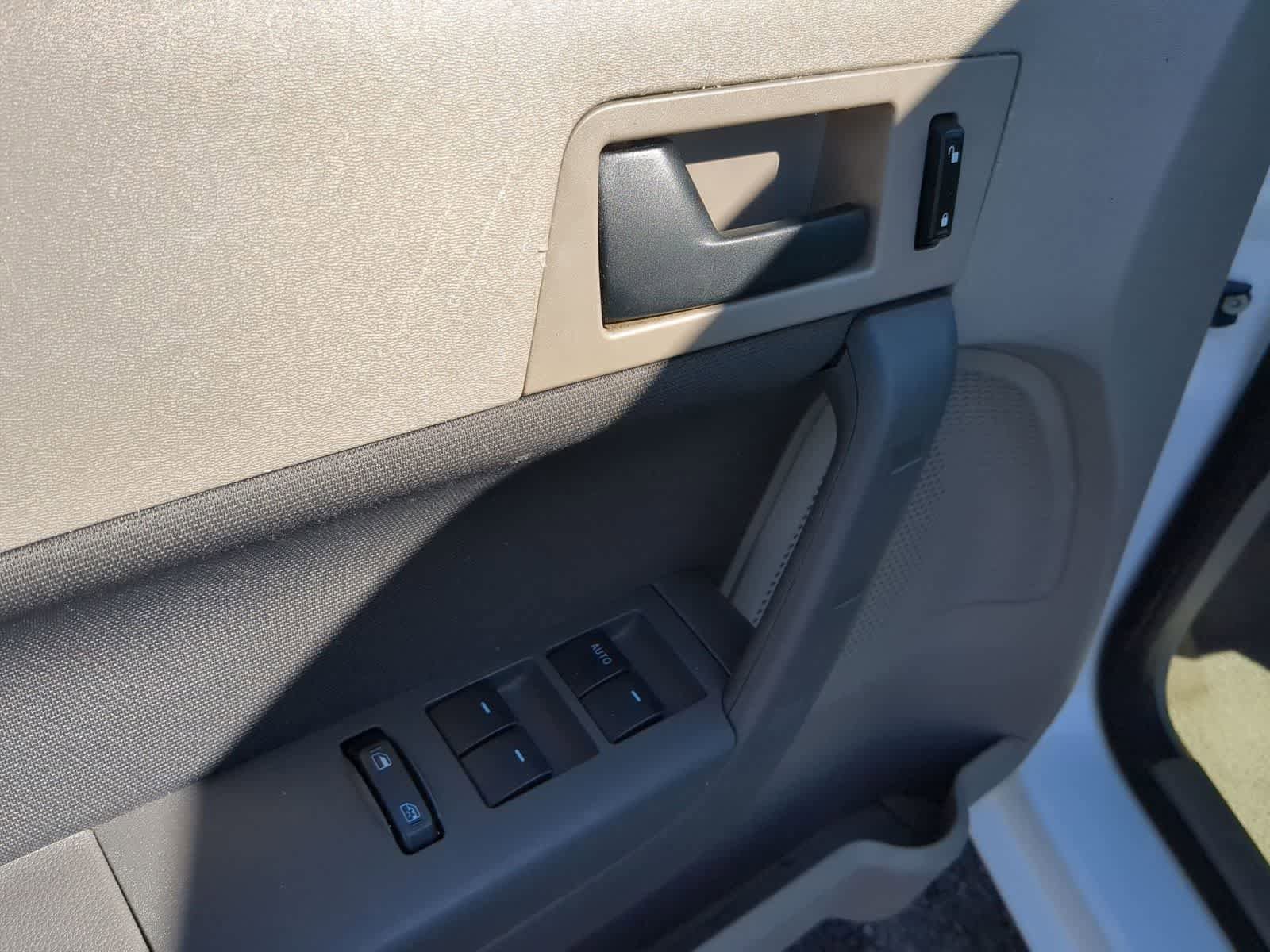 Used 2008 Ford Focus SE FWD image 18