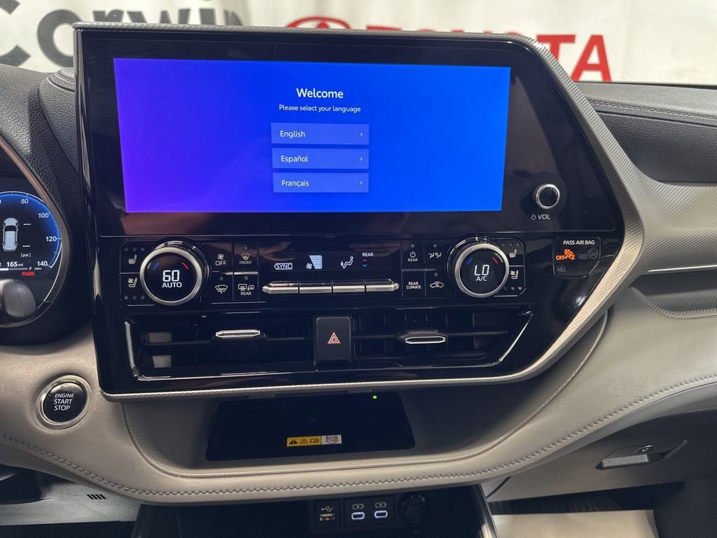 Used 2024 Toyota Highlander Platinum image 32
