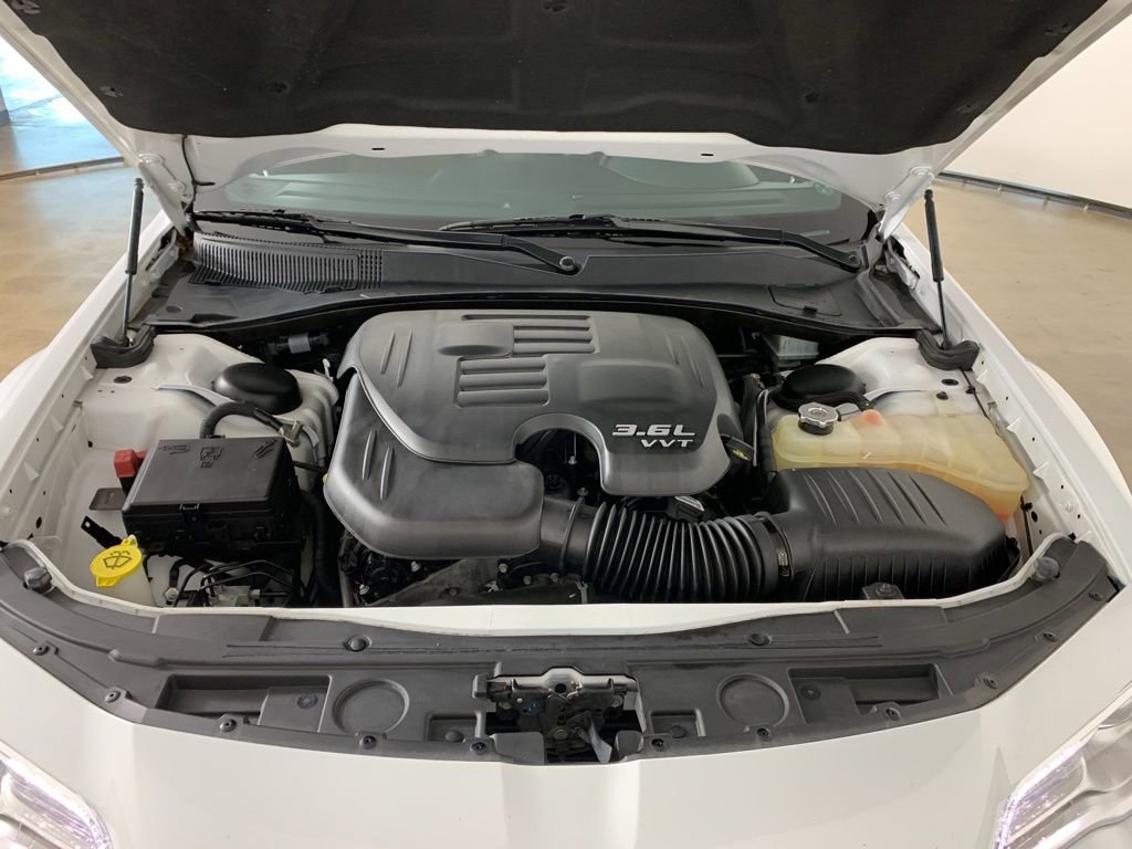 Used 2018 Chrysler 300 Limited AWD/4WD image 41