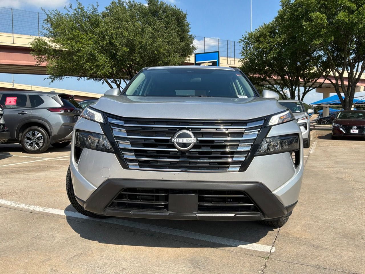 Used 2025 Nissan Rogue SV FWD image 4