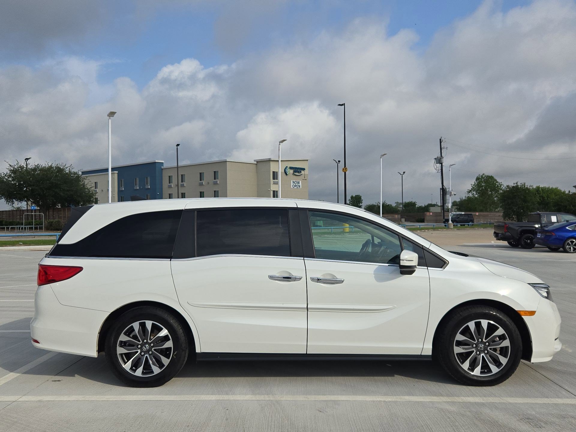 Used 2021 Honda Odyssey EX-L image 2