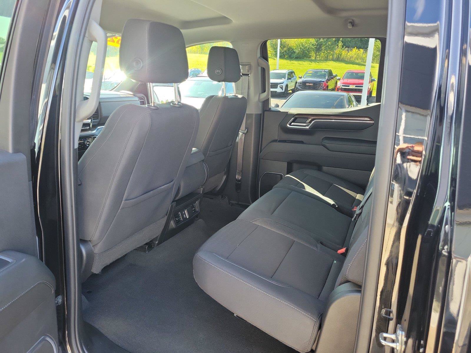 Used 2023 Chevrolet Silverado 1500 LT AWD/4WD image 12