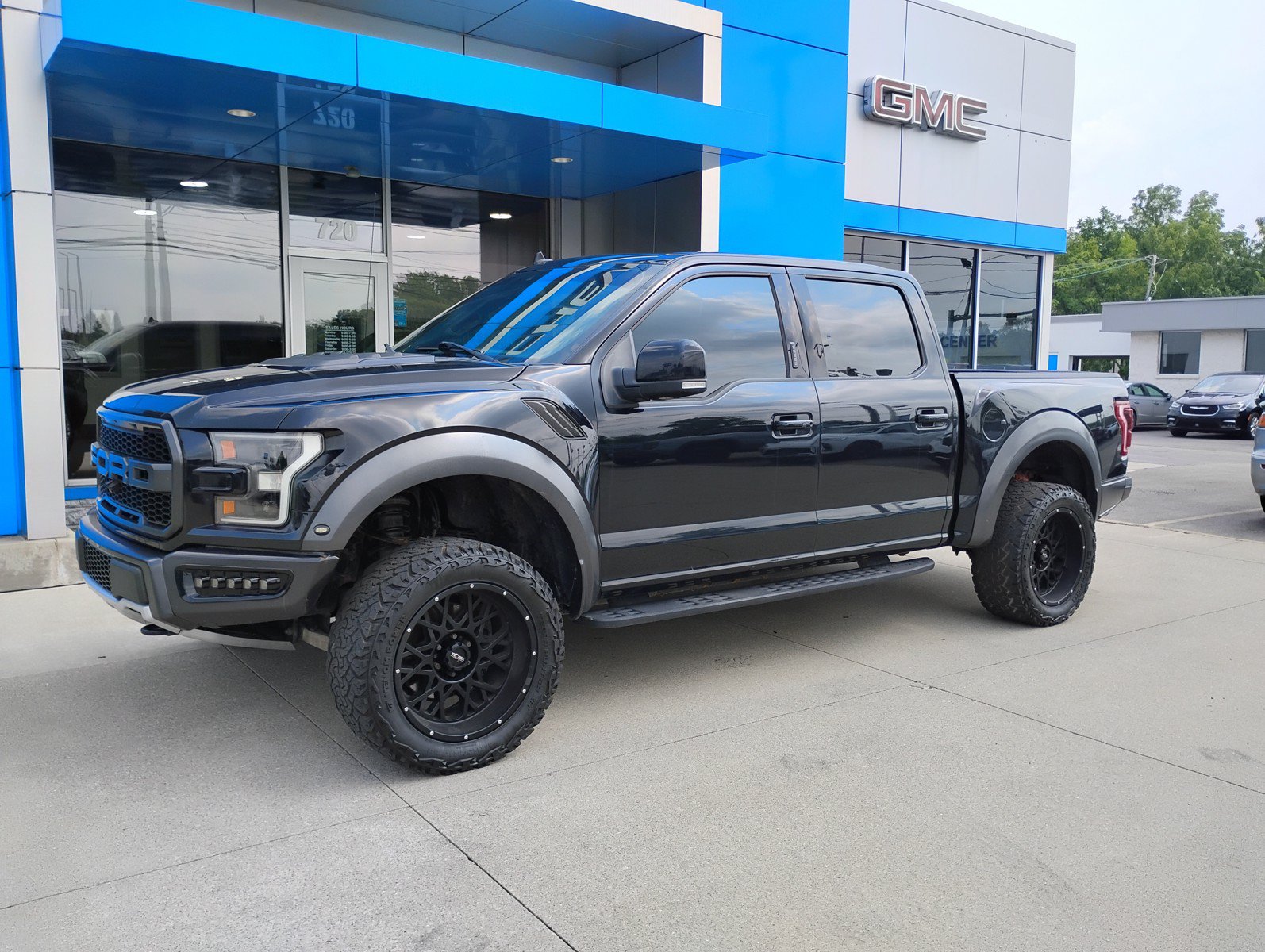 Used 2019 Ford F150 Raptor w/ Equipment Group 802A Luxury AWD/4WD image 12